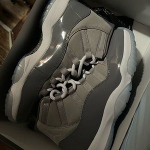 Cool grey 11